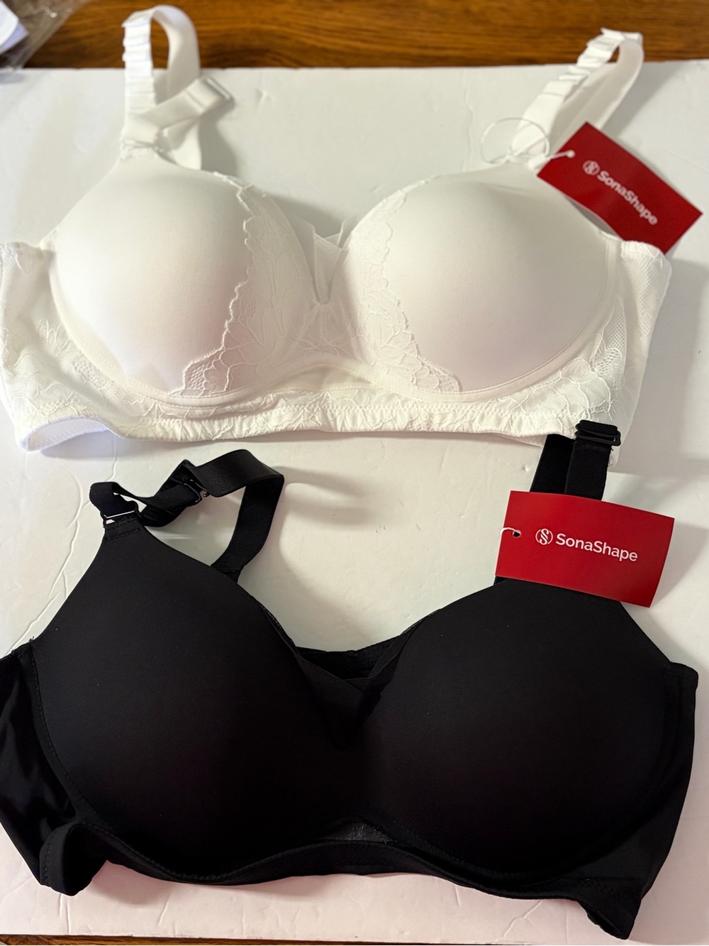 SonaShape Daily comfort seamless lifting bras  - Black and White. Size 34D